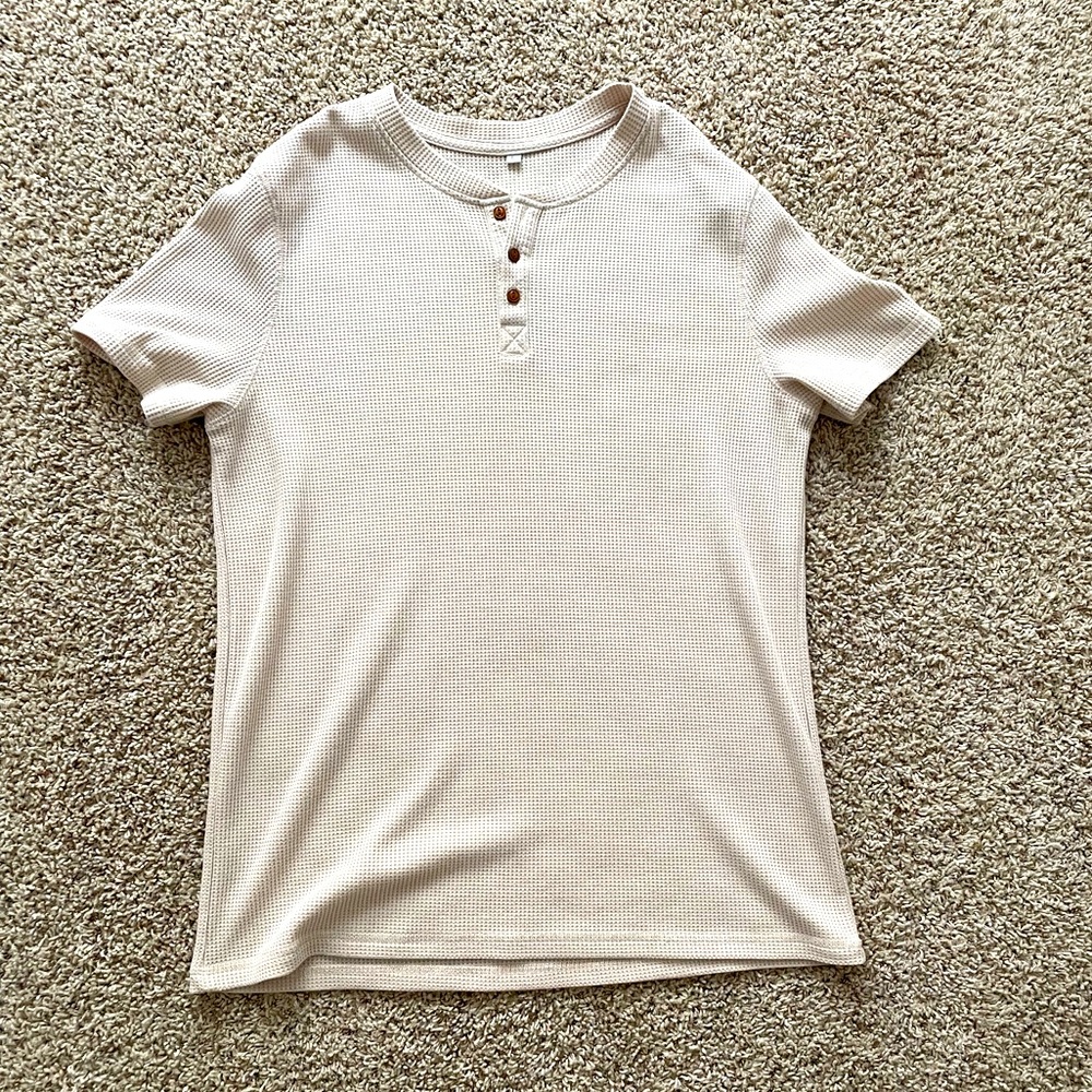 NWOT Men’s three button, cream shirt. Textured. Perfect for family pictures.